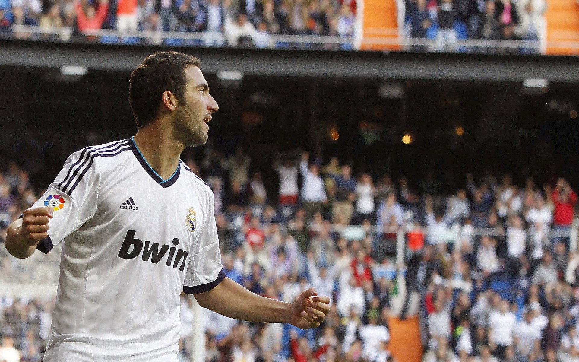 蓝桥烽火映华沙，卡塞米罗一锤定音，切尔西鏖战波兰记