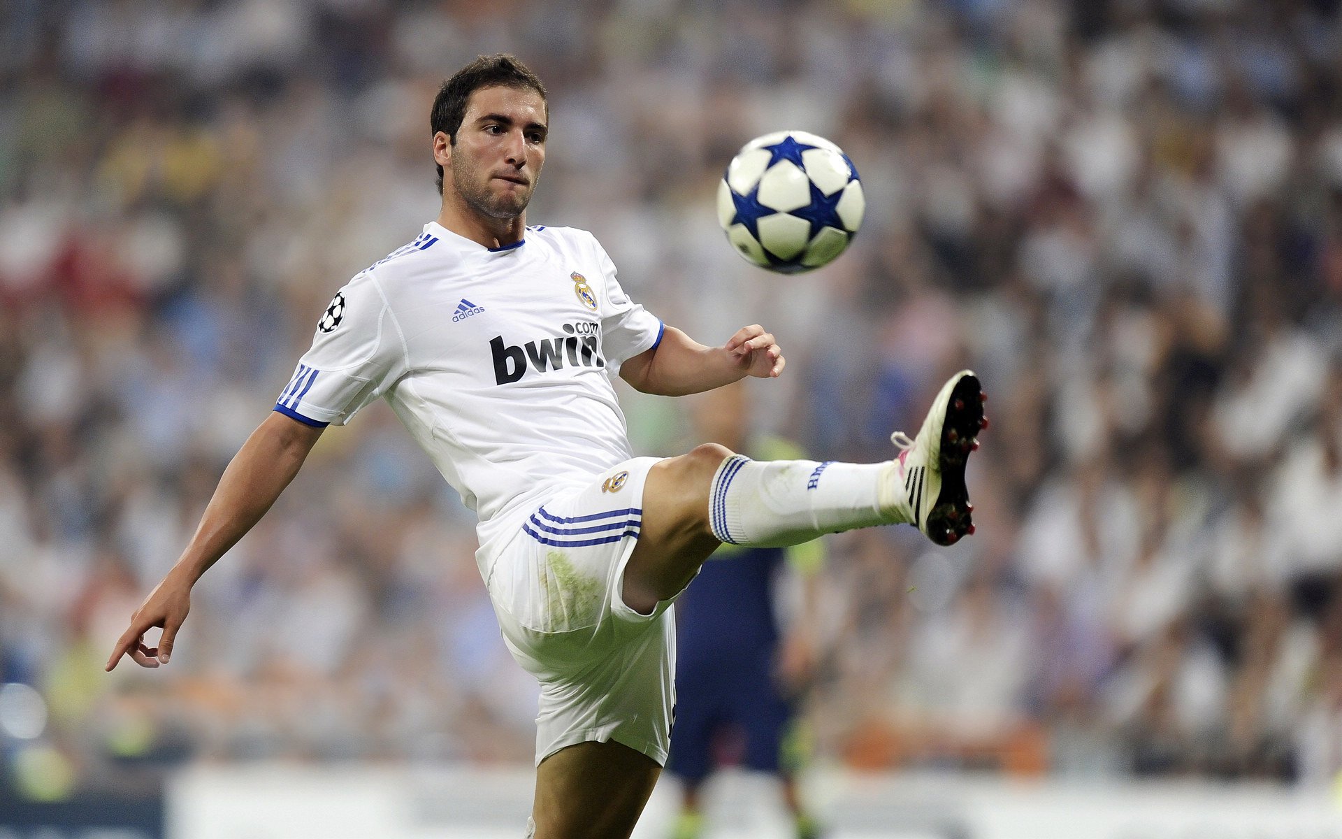 血性与荣耀，红黑之魂的瞬间闪光—记AC米兰绝杀曼城，卡塞米罗的带队逆袭